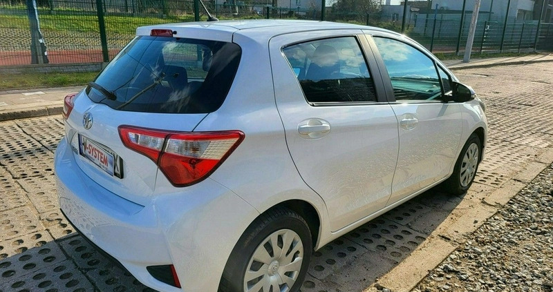 Toyota Yaris cena 32520 przebieg: 164000, rok produkcji 2018 z Radków małe 379